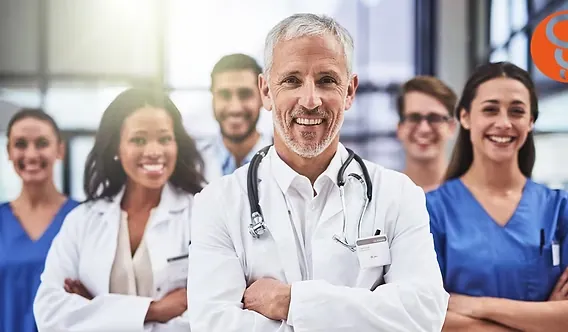 Personal médico en Cali, ciudad de referencia para cirugía en el suroccidente colombiano