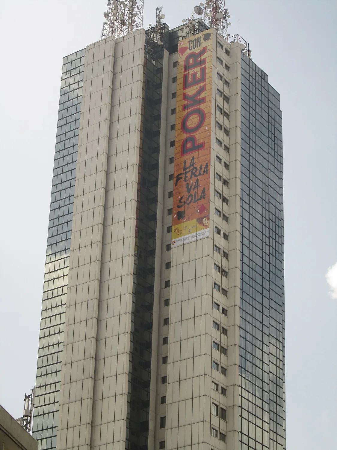 Torre de Cali durante la Feria de Cali